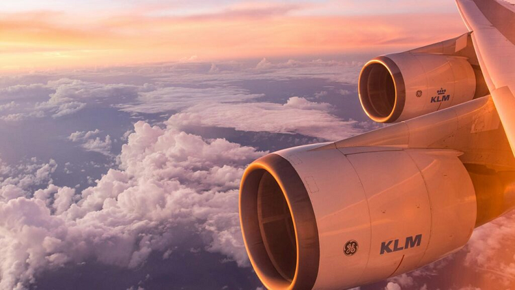 When to Book Your Flights and Hotels in 2025